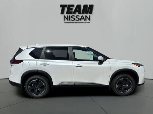 Certified 2025 Nissan Rogue SV AWD/4WD image 8