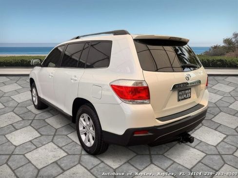Used 2012 Toyota Highlander SE w/ Tow Pkg image 29