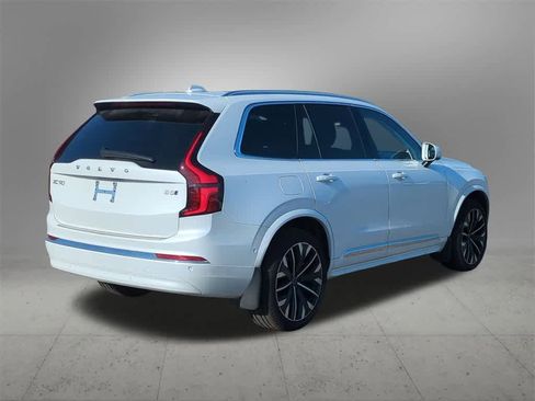 New 2025 Volvo XC90 B5 Plus w/ Protection Package Premier image 6