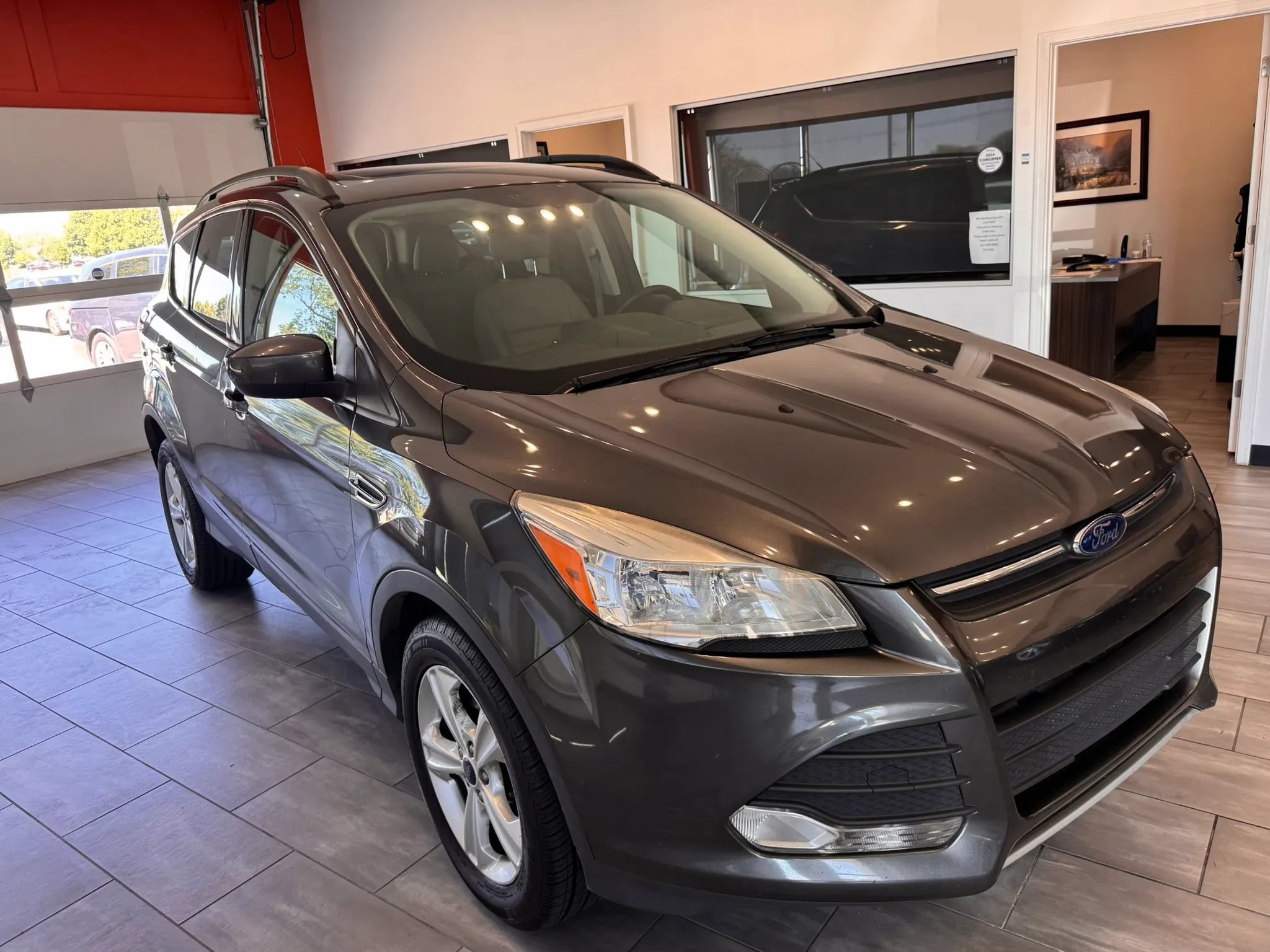 Used 2016 Ford Escape SE w/ SE Leather Comfort Package FWD image 2