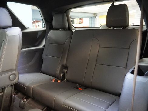 Used 2023 Chevrolet Traverse LT AWD/4WD image 28