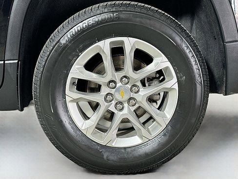 Used 2022 Chevrolet Traverse LS image 30