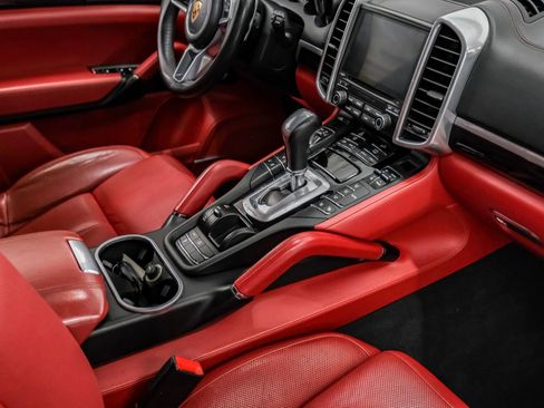 Used 2017 Porsche Cayenne Platinum Edition image 19