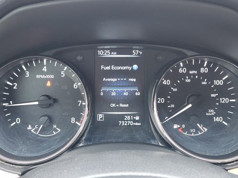 Used 2017 Nissan Rogue SL image 16