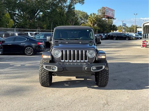 Used 2018 Jeep Wrangler Unlimited Sahara image 3