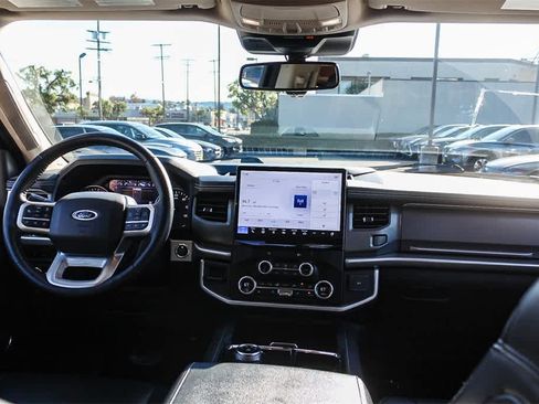Used 2024 Ford Expedition XLT image 17
