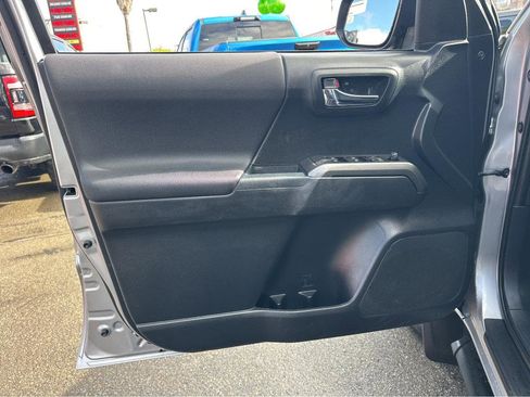 Used 2021 Toyota Tacoma TRD Sport image 15