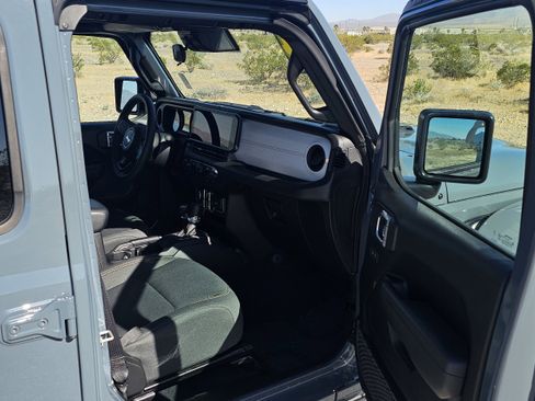Used 2024 Jeep Wrangler Sport S w/ Technology Group AWD/4WD image 4