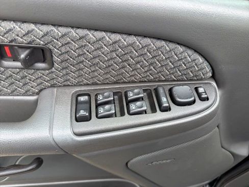 Used 2003 Chevrolet Avalanche 4x4 w/ Suspension Package, Off-Road image 23