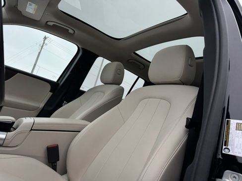 Used 2023 Mercedes-Benz GLB 250 4MATIC image 8