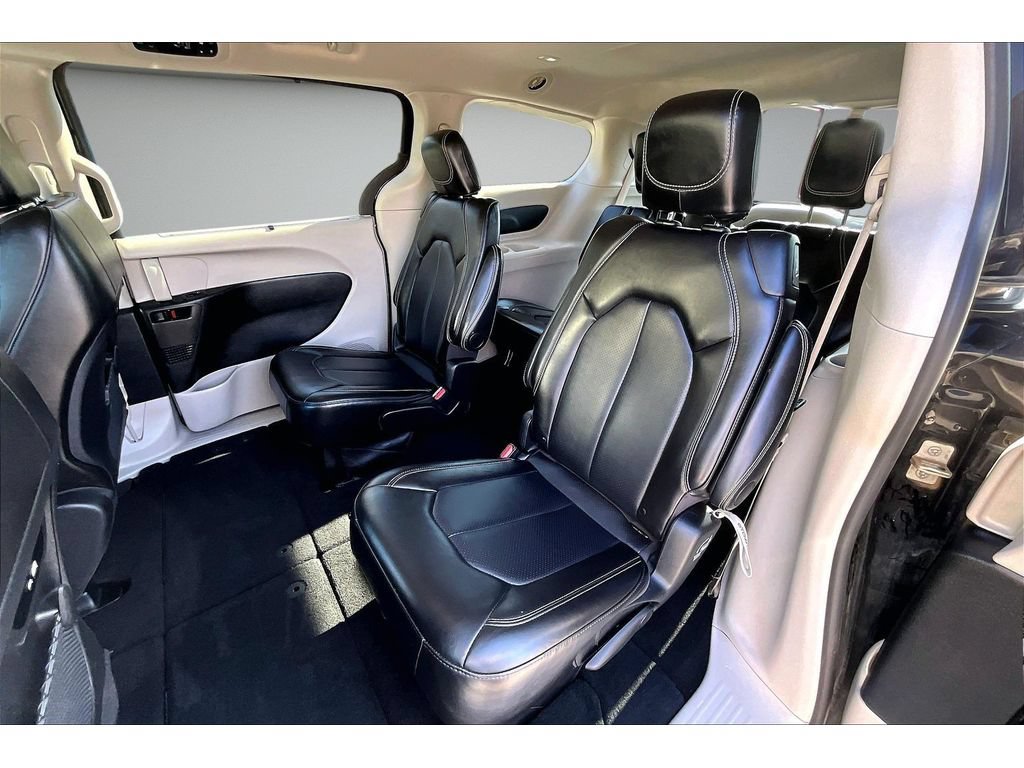 Used 2024 Chrysler Pacifica Touring-L FWD image 35