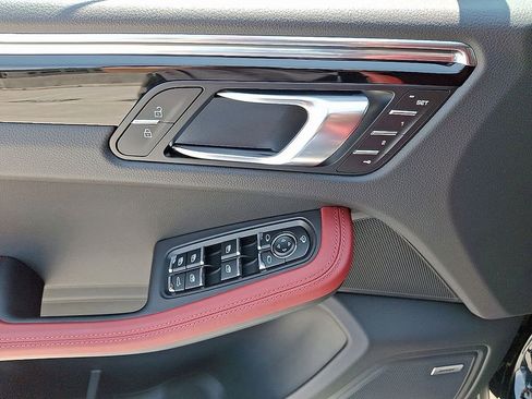 Used 2025 Porsche Macan image 15