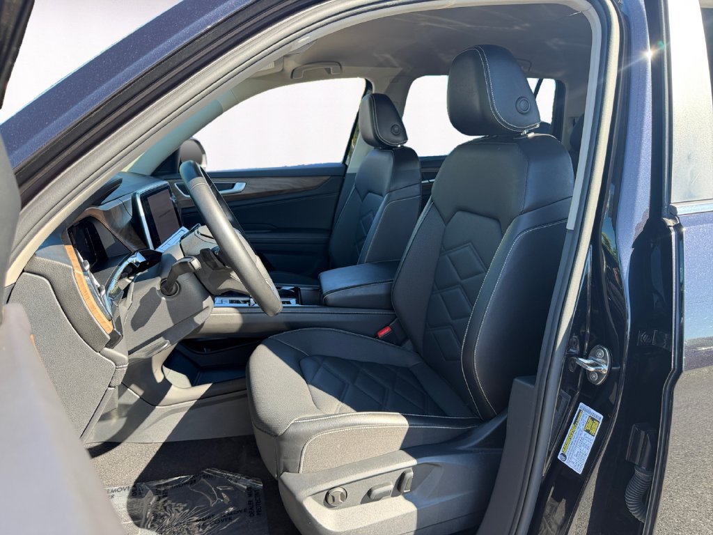 Used 2025 Volkswagen Atlas SE FWD image 9