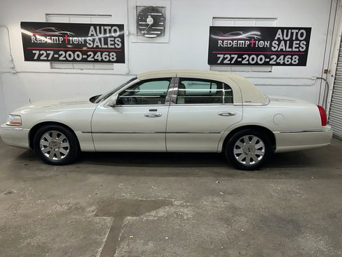 Used 2004 Lincoln Town Car Ultimate image 5