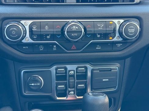 New 2024 Jeep Gladiator Sport image 28