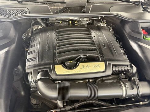 Used 2018 Porsche Cayenne Platinum Edition AWD/4WD image 36