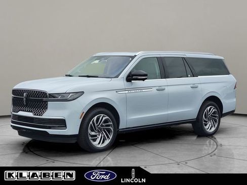 Certified 2025 Lincoln Navigator L Reserve AWD/4WD image 1