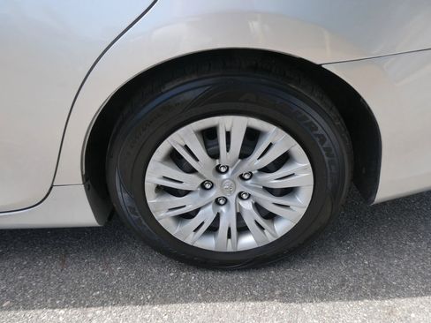 Used 2014 Toyota Camry FWD image 31