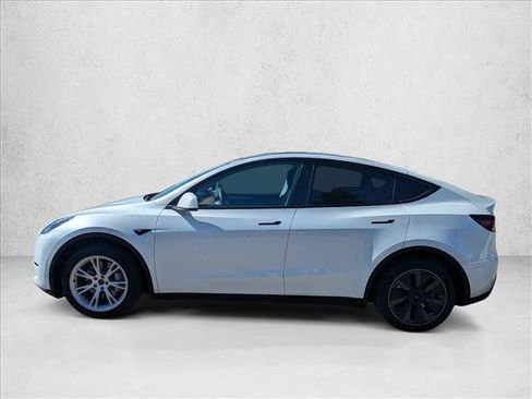 Used 2024 Tesla Model Y Long Range AWD/4WD image 9