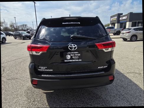 Used 2019 Toyota Highlander XLE image 3