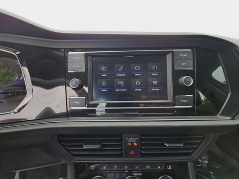 Used 2023 Volkswagen Jetta SE w/ Panoramic Sunroof Package FWD image 22