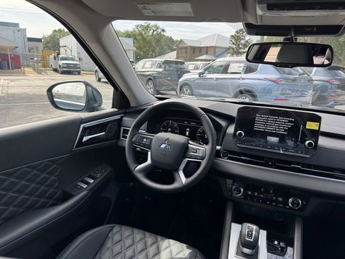 New 2025 Mitsubishi Outlander SEL image 24