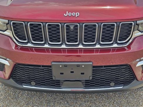 Used 2023 Jeep Grand Cherokee Limited w/ Luxury Tech Group II AWD/4WD image 3