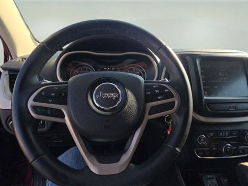 Used 2017 Jeep Cherokee Latitude image 11