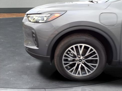 Used 2024 Ford Escape SE w/ PHEV Premium Package image 17