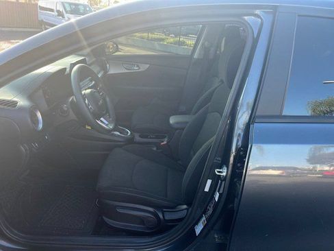 Used 2022 Kia Forte LXS FWD image 9