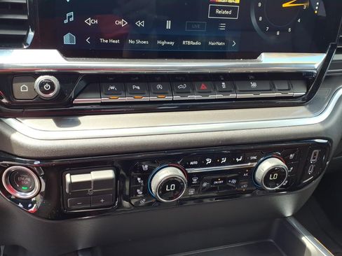 Certified 2025 Chevrolet Silverado 1500 High Country AWD/4WD image 22