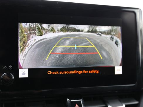 Used 2023 Toyota Corolla Cross XLE image 27