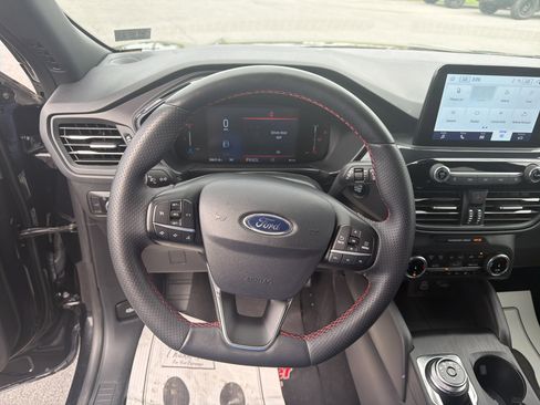Certified 2025 Ford Escape ST-Line Select AWD/4WD image 17