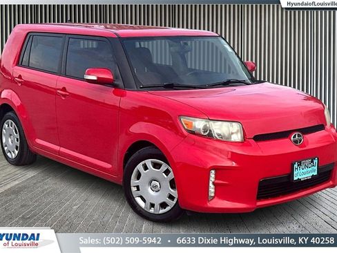 Used 2015 Scion xB image 1