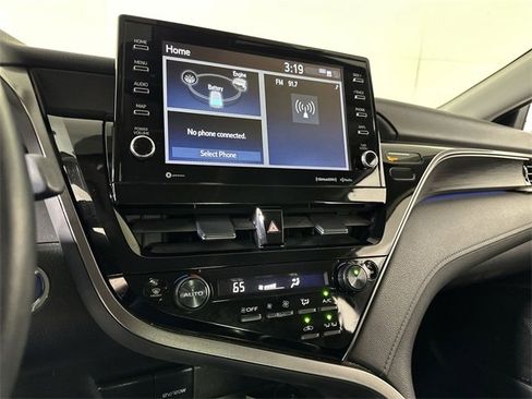 Used 2022 Toyota Camry XLE image 13