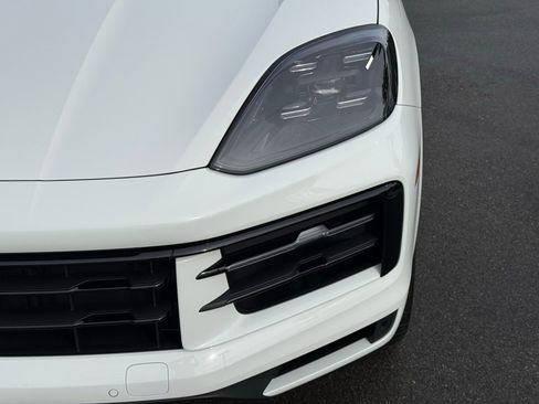 Used 2026 Porsche Cayenne image 11