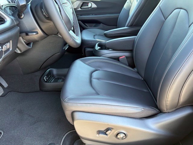 New 2027 Chrysler Pacifica Select AWD/4WD image 10