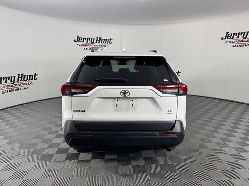 Used 2021 Toyota RAV4 LE AWD/4WD image 8