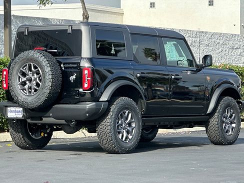 New 2025 Ford Bronco Badlands image 4