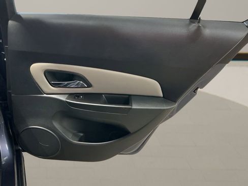 Used 2014 Chevrolet Cruze LS image 16