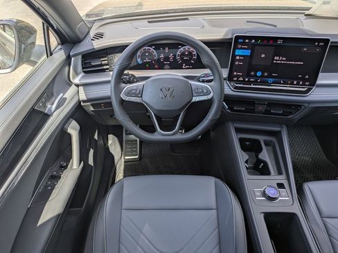 New 2026 Volkswagen Tiguan SE R-Line AWD/4WD image 16