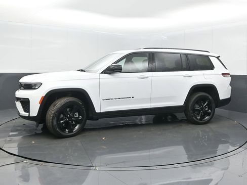 New 2026 Jeep Grand Cherokee L Limited w/ Limited Altitude Package AWD/4WD image 4