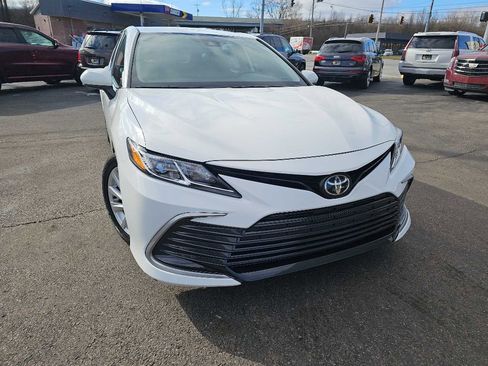 Used 2021 Toyota Camry LE image 7