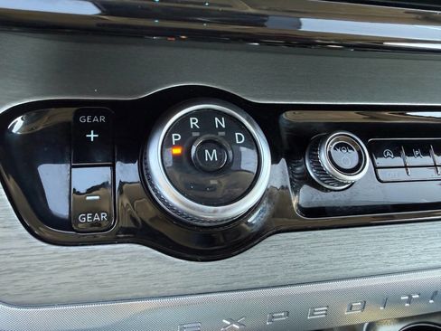 Used 2025 Ford Expedition Max Platinum AWD/4WD image 52