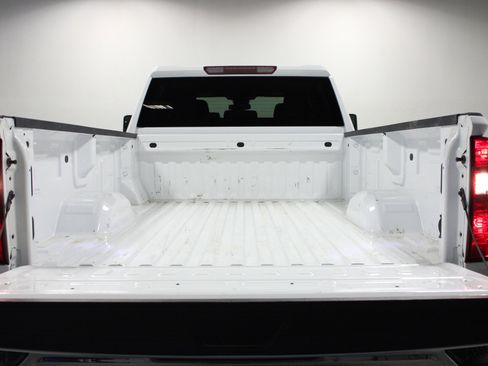 Used 2025 Chevrolet Silverado 2500 LT w/ Convenience Package image 14