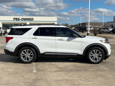 Used 2020 Ford Explorer XLT w/ Equipment Group 202A image 2