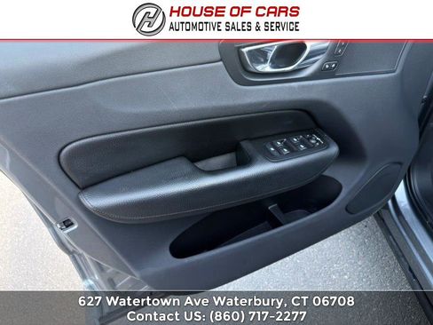 Used 2018 Volvo XC60 T5 Momentum w/ Vision Package AWD/4WD image 46