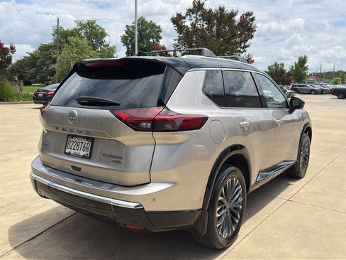 Used 2025 Nissan Rogue Platinum AWD/4WD image 3