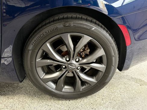 Used 2018 Chrysler Pacifica Touring-L Plus w/ S Appearance Package FWD image 25