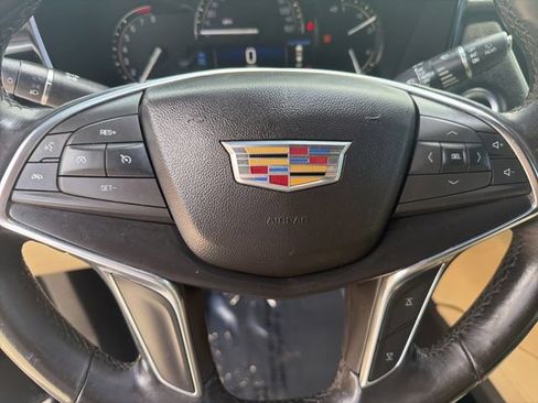 Used 2018 Cadillac XT5 AWD image 13